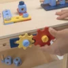 Banco de trabajo de madera con 45 accesorios