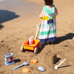 Carretilla de juguete con 7 accesorios para playa, arena y agua