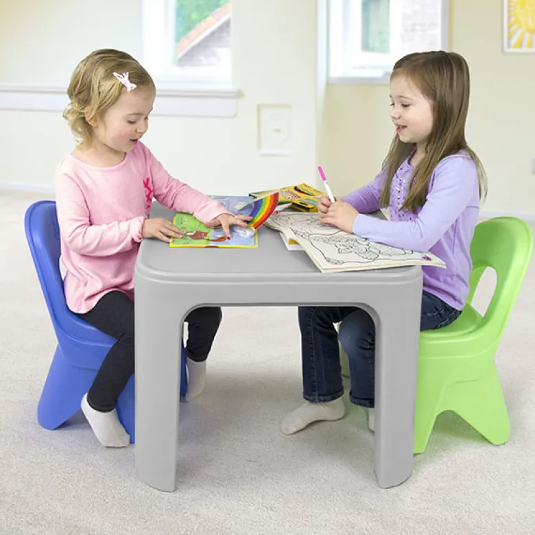 Juego de mesa y dos sillas