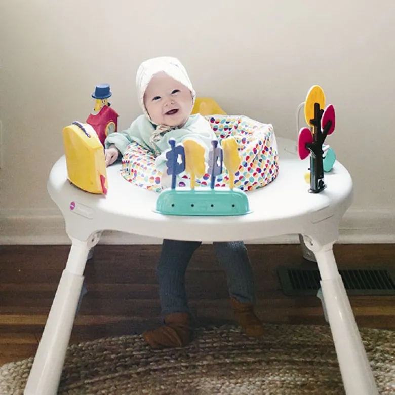 Mesa de actividades y taburetes Wonderland