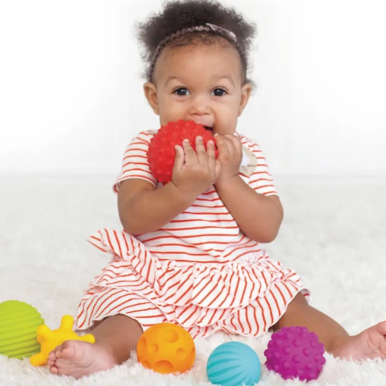 10 pelotas sensoriales para bebés
