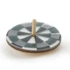 Peonza de madera con patrón bicolor