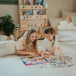 Puzle de 208 piezas: Niña y unicornio brillante