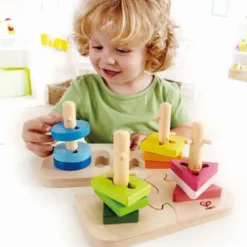 Puzzle creativo de clavijas