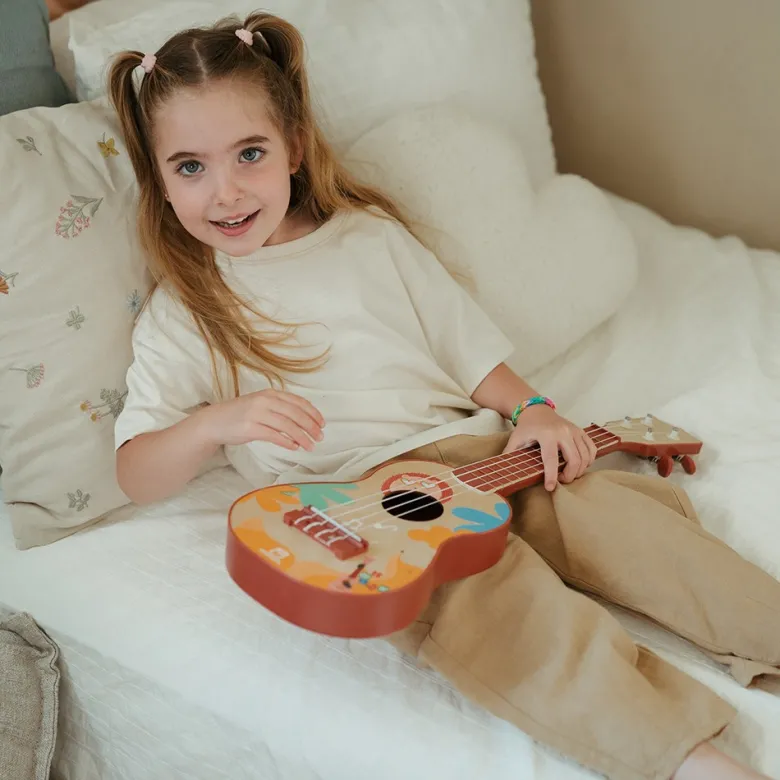 Ukelele realista de 56 cm con 4 cuerdas ajustables