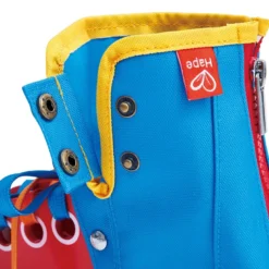 Zapatilla con cordones para atar