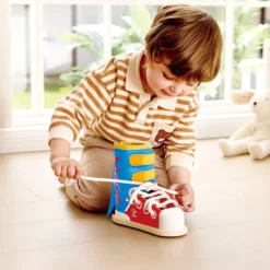 Zapatilla con cordones para atar